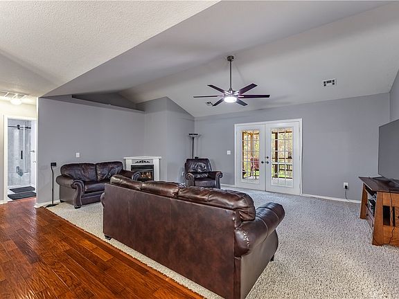 4th image of 19 Watson Ln