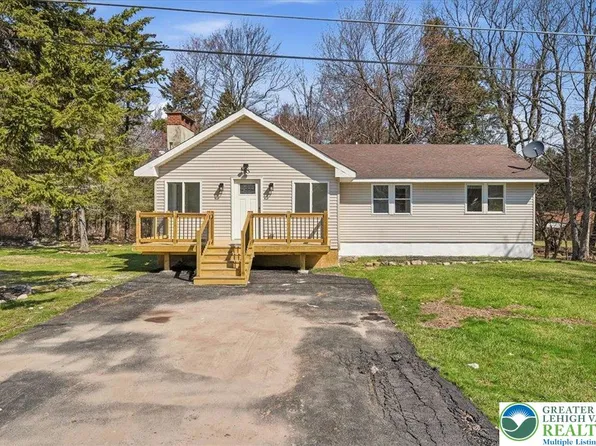 2114 Wild Cherry Ln, Tobyhanna, PA 18466