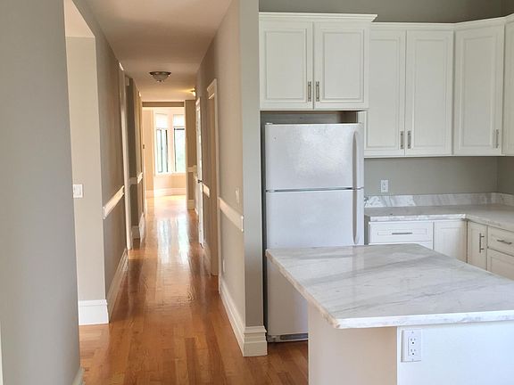 5th image of 2702 Hyde St