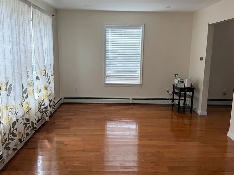 1502 Luzerne St — Photo 3
