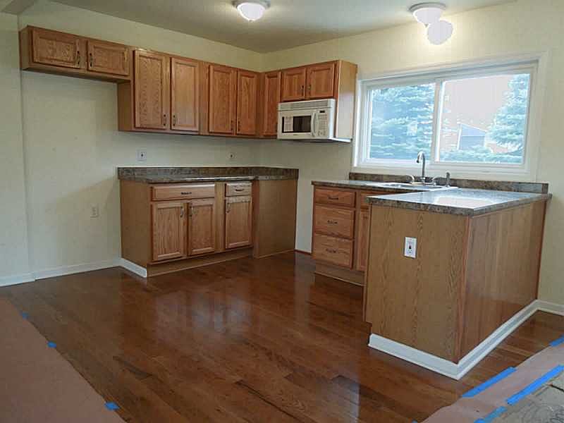 2nd image of 918 Phillips St