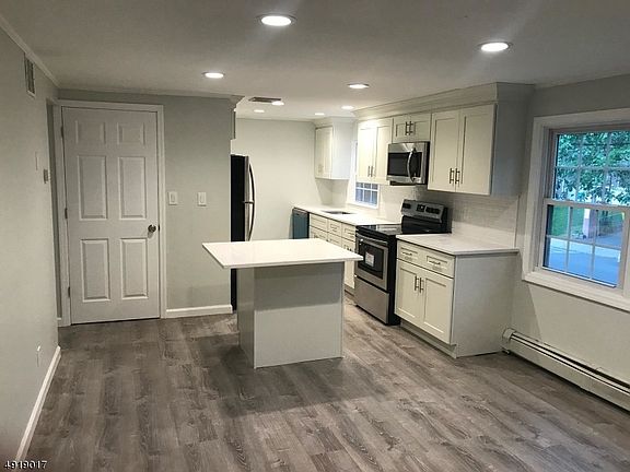 3rd image of 200 N Lehigh Ave