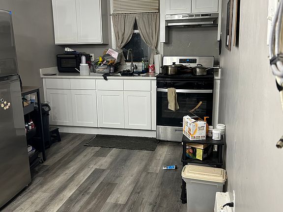 5th image of 138 Hudson Ave #1R