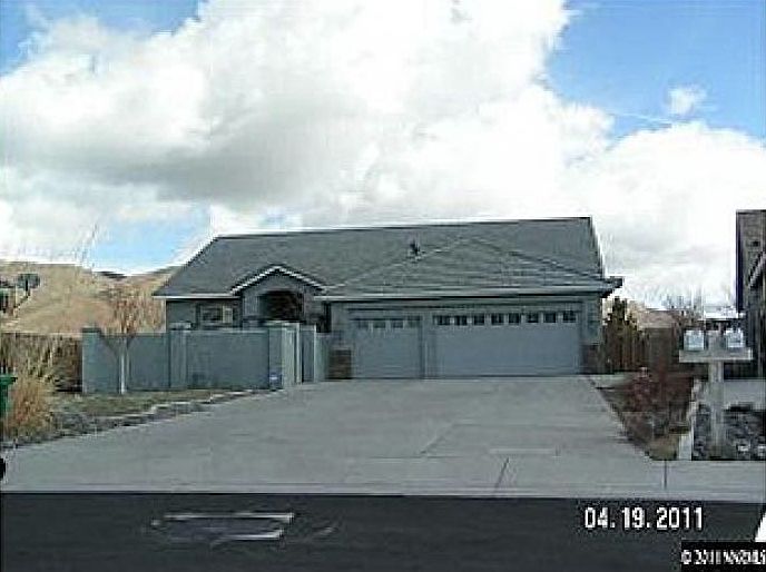 Front with private courtyard