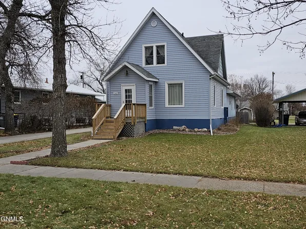 316 3rd St S, Ellendale, ND 58436