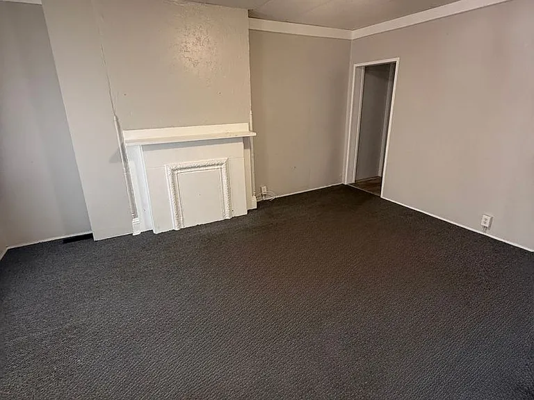 101 W Walnut St — Photo 2