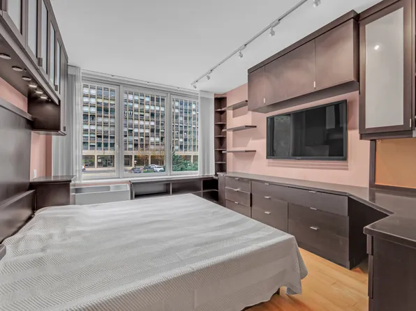 303 East 33rd Street image 8 of 11