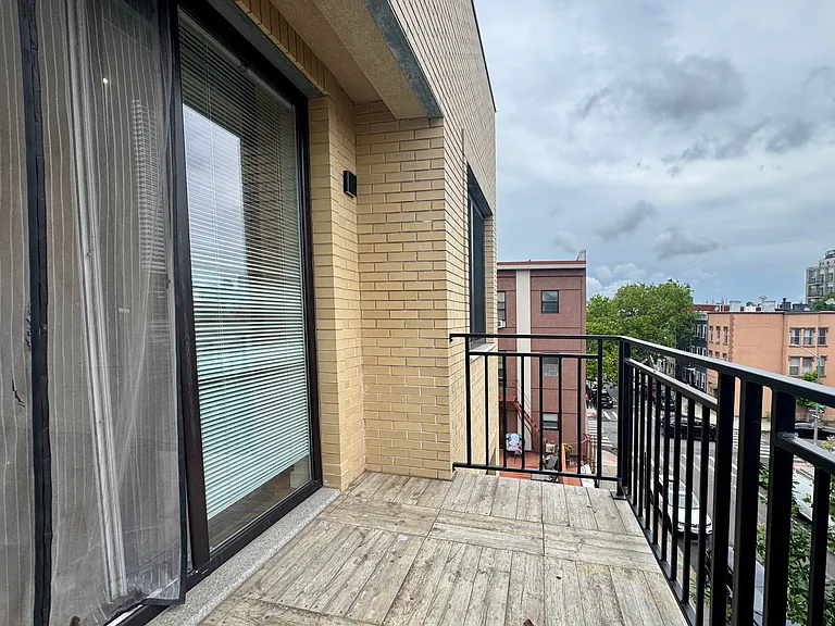 689 Leonard St #3F — Photo 4