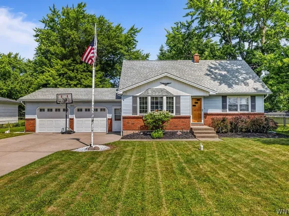 1543 Bedell Rd, Grand Island, NY 14072