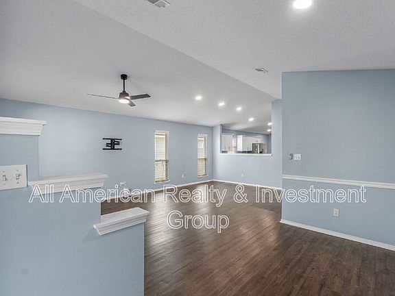 4th image of 989 Claeven Cir