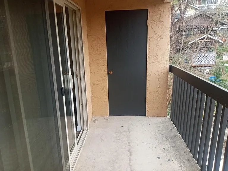 Windinbrook- North Seattle Spacious Studio — Photo 18