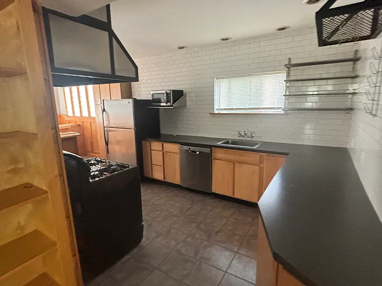 310 Crestwood Ave #1 — Photo 4