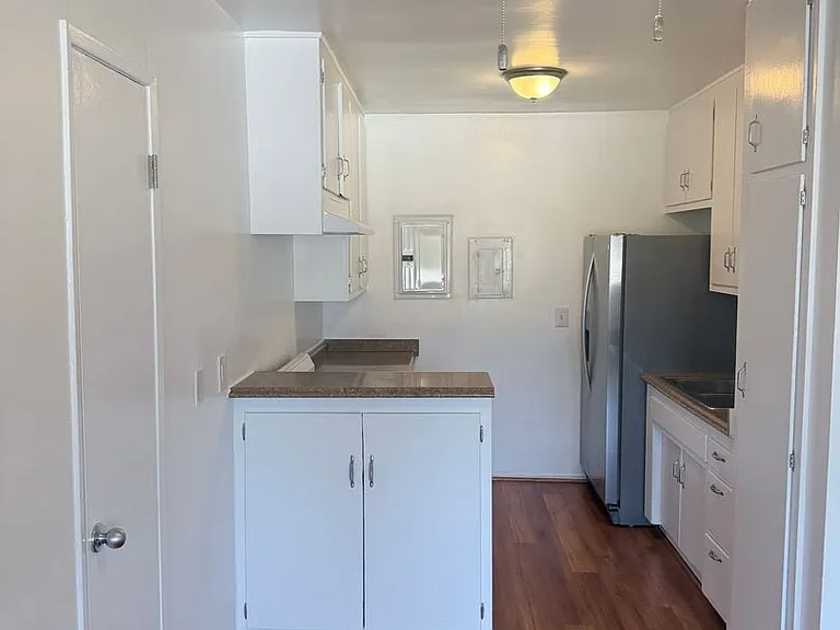 1 Month Free! Renovated Units in Central Van Nuys — Photo 13