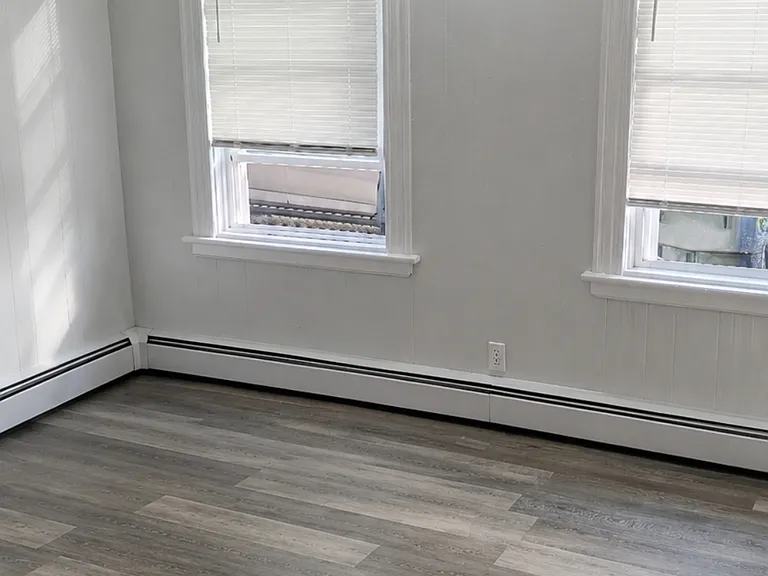 8 Riverdale Ave #8 — Photo 1