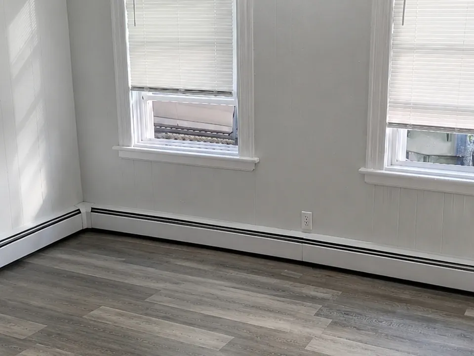 8 Riverdale Ave #8