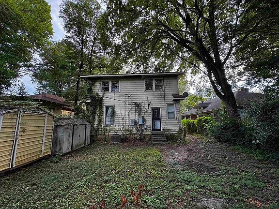 4th image of 1840 Young Ave