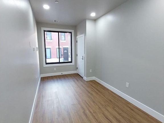 4th image of 2728 Latona St #1