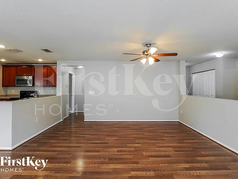 1560 Nature Trl — Photo 3