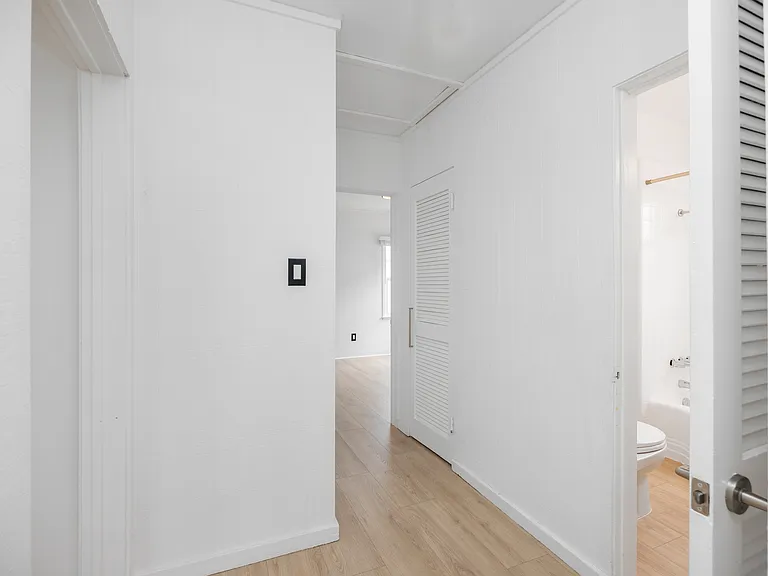 340 Avenue F — Photo 22