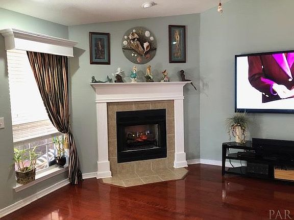 3rd image of 1591 Champagne Ave
