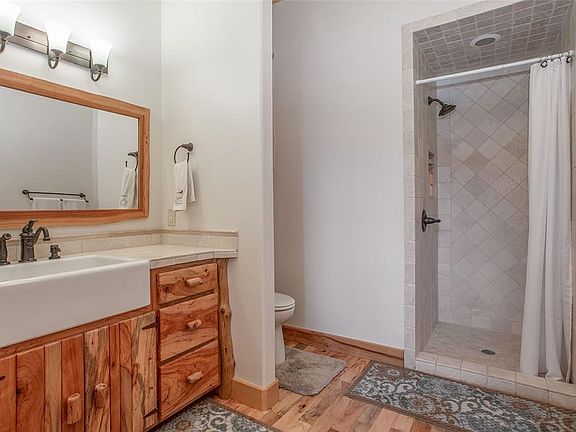 3rd image of 300 Sierra Cir