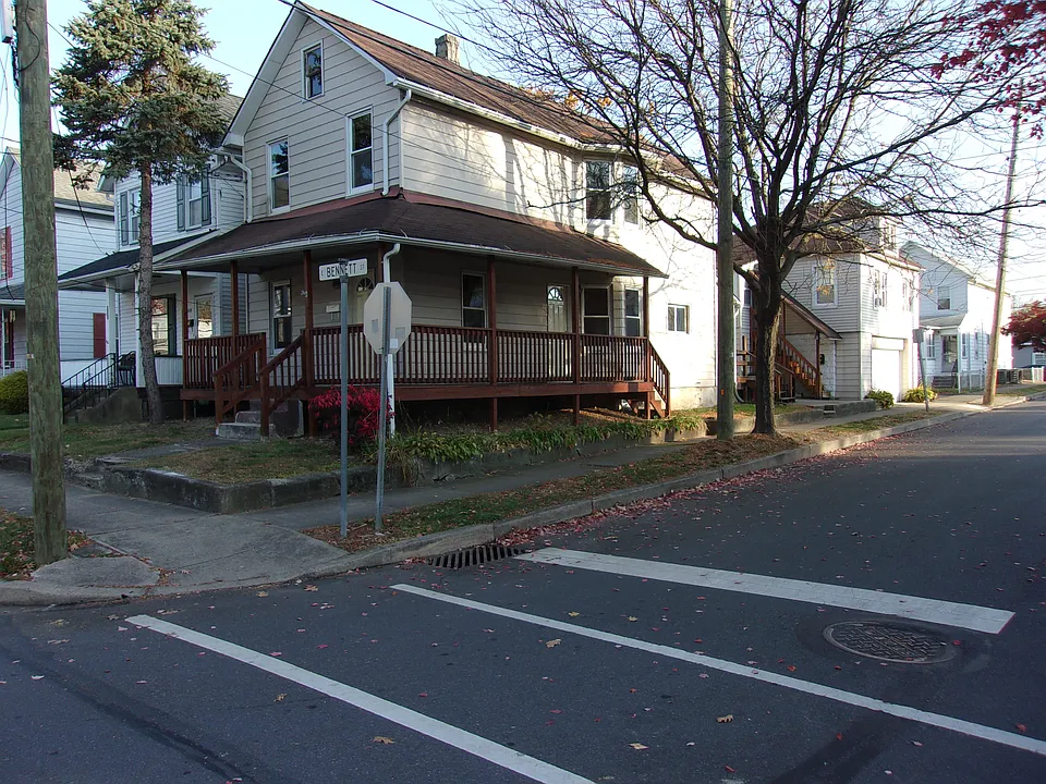 152 E Bennett St #1
