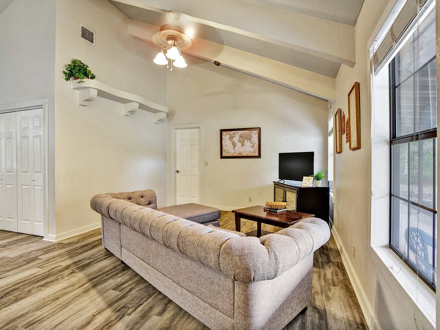 3 bed, 1652 sqft, $2,200 — Photo 3