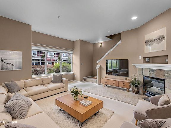 5th image of 61703 Tulip Way