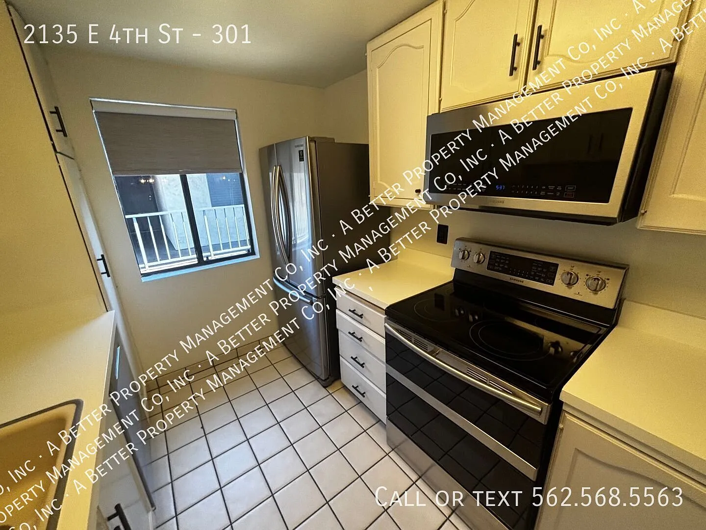 Upper Modern 2 Bed 2 Bath Retro Row Condo W/ Plank Foors, Balcony, A/C, & X2 Gated Parking Spaces! — Photo 4