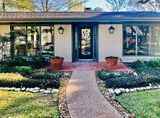211 Whispering Oaks Dr, Seabrook, TX 77586