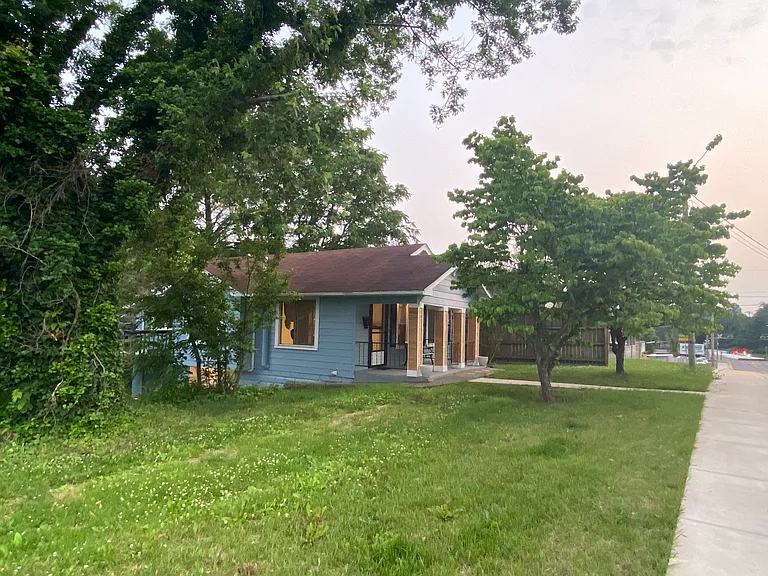 E Cedar St — Photo 22