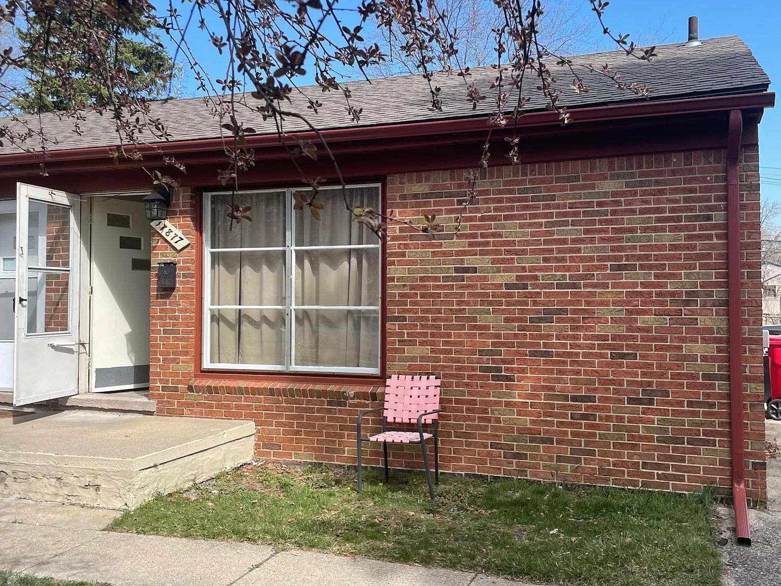 2 bed, 700 sqft, $1,350 — Photo 2