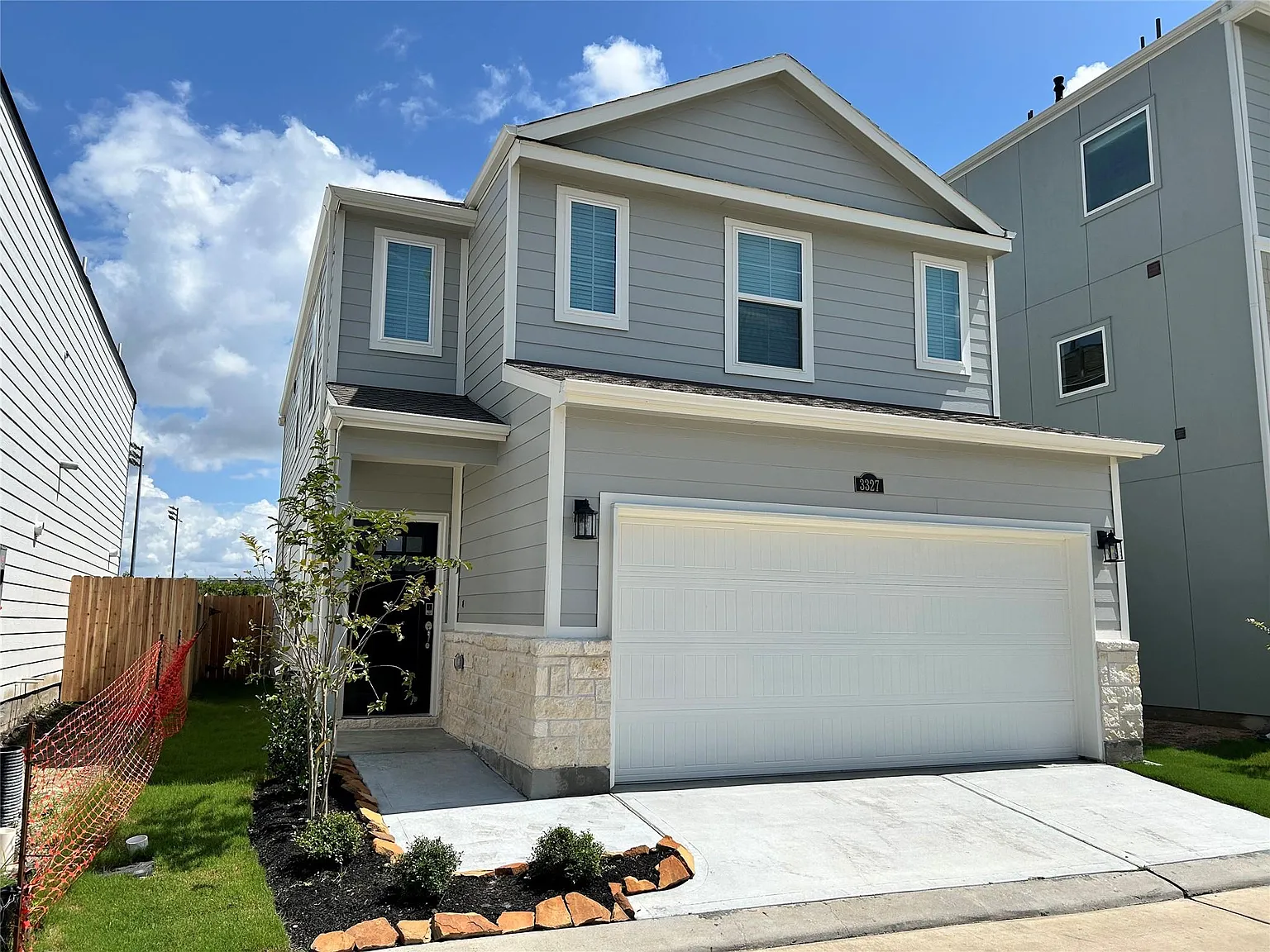 4 bed, 2.5 bath, 1825 sqft, $2,500 — Photo 2
