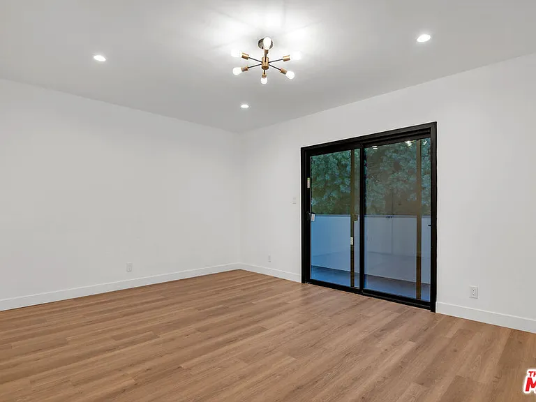 950 Havenhurst Dr #6 — Photo 19