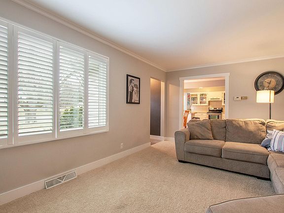 5th image of 649 W 29th St