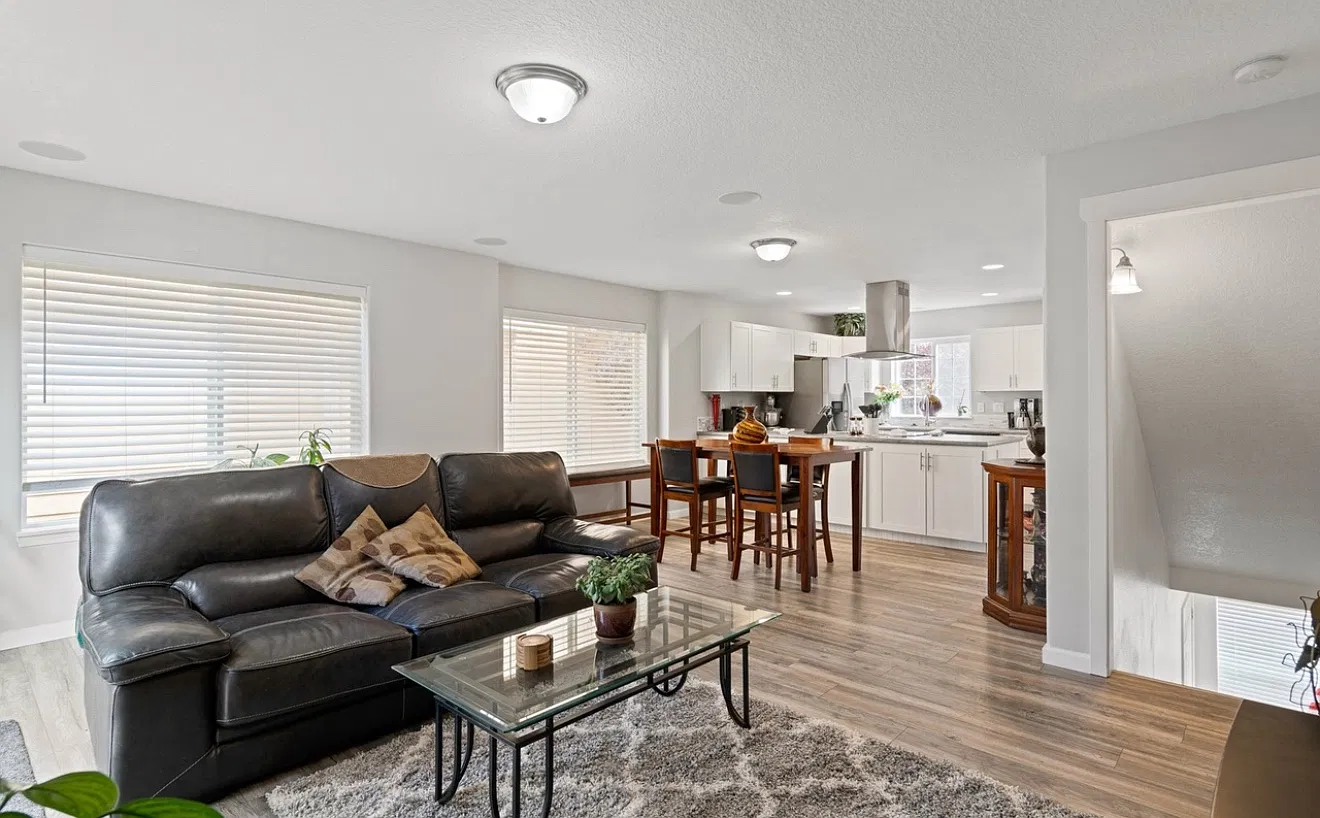 3 bed, 1350 sqft, $2,690 — Photo 2