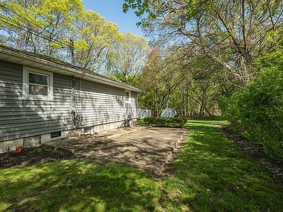 5th image of 61 Sebonac Rd
