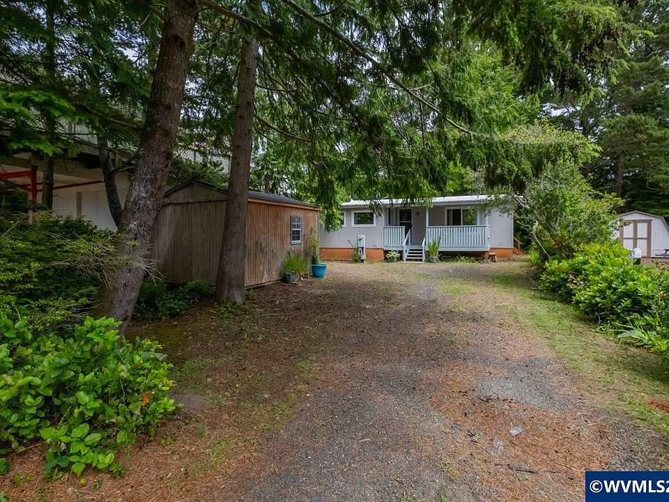 1st image of 220 SE Hazelton Pl