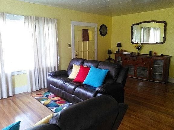 3rd image of 231 Sunnyside Dr