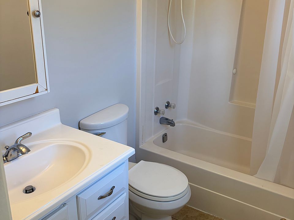 1st image of 227 W 37th St