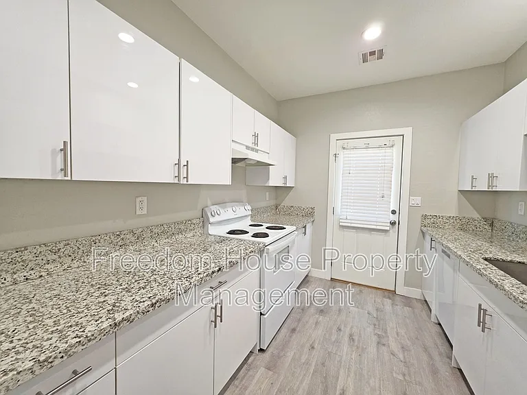 1121 Sixshooter Ave #1 — Photo 16