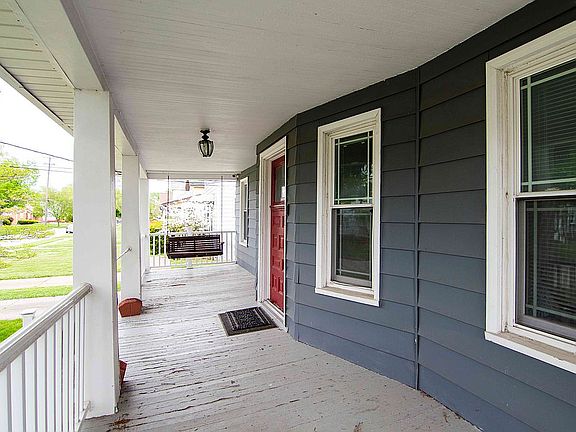 4th image of 16905 Larchwood Ave