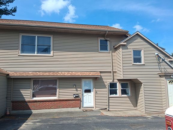 2nd image of 484 Burncoat St