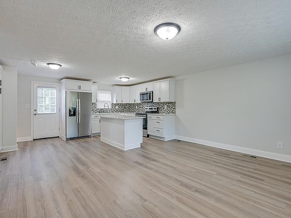5th image of 2354 Warfield Dr