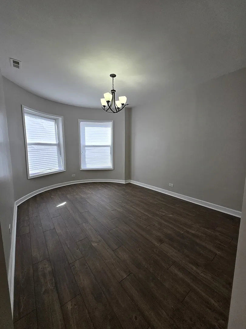 4 bed, 1.5 bath, 1300 sqft, $2,600 — Photo 2