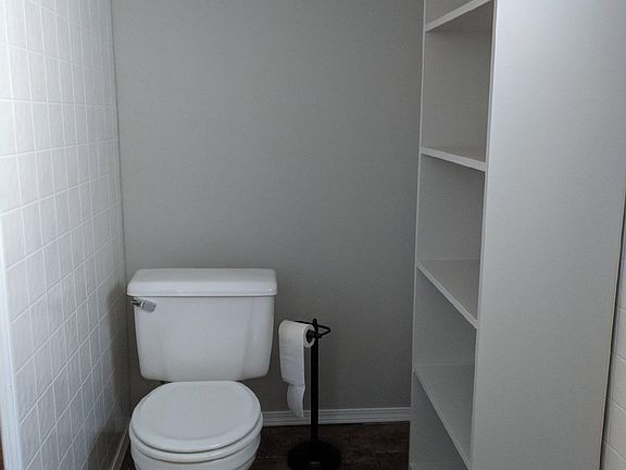 4th image of 163 E Sarnia St