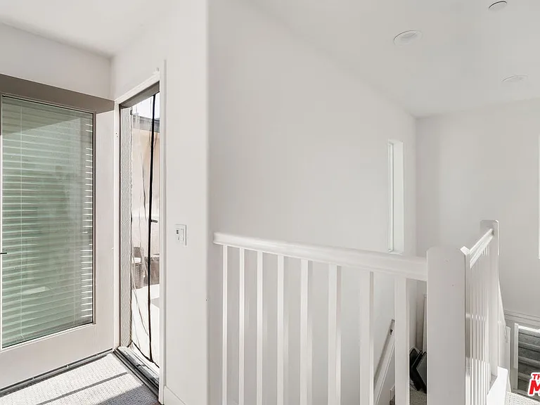 592 E Imperial Ave — Photo 31