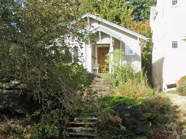 8055 Corliss Avenue N, Seattle, WA 98103