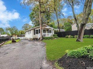 75 Argyle Ave, Selden, NY 11784