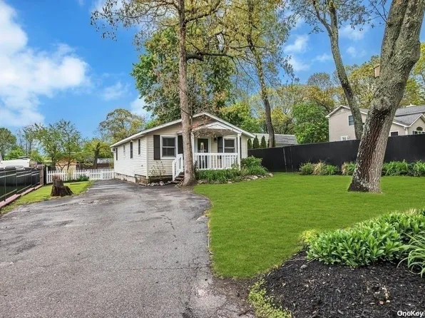 75 Argyle Avenue, Selden, NY 11784